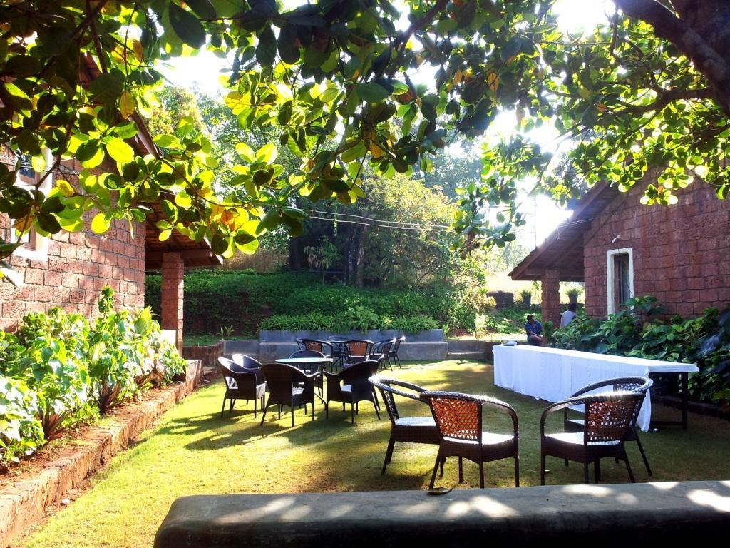 Cherilyn Monta Resort - Ratnagiri Vatul エクステリア 写真